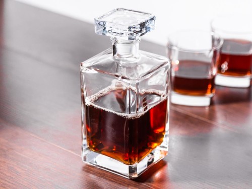Karafka_kwadratowa_700ml_zdjęcie.jpg